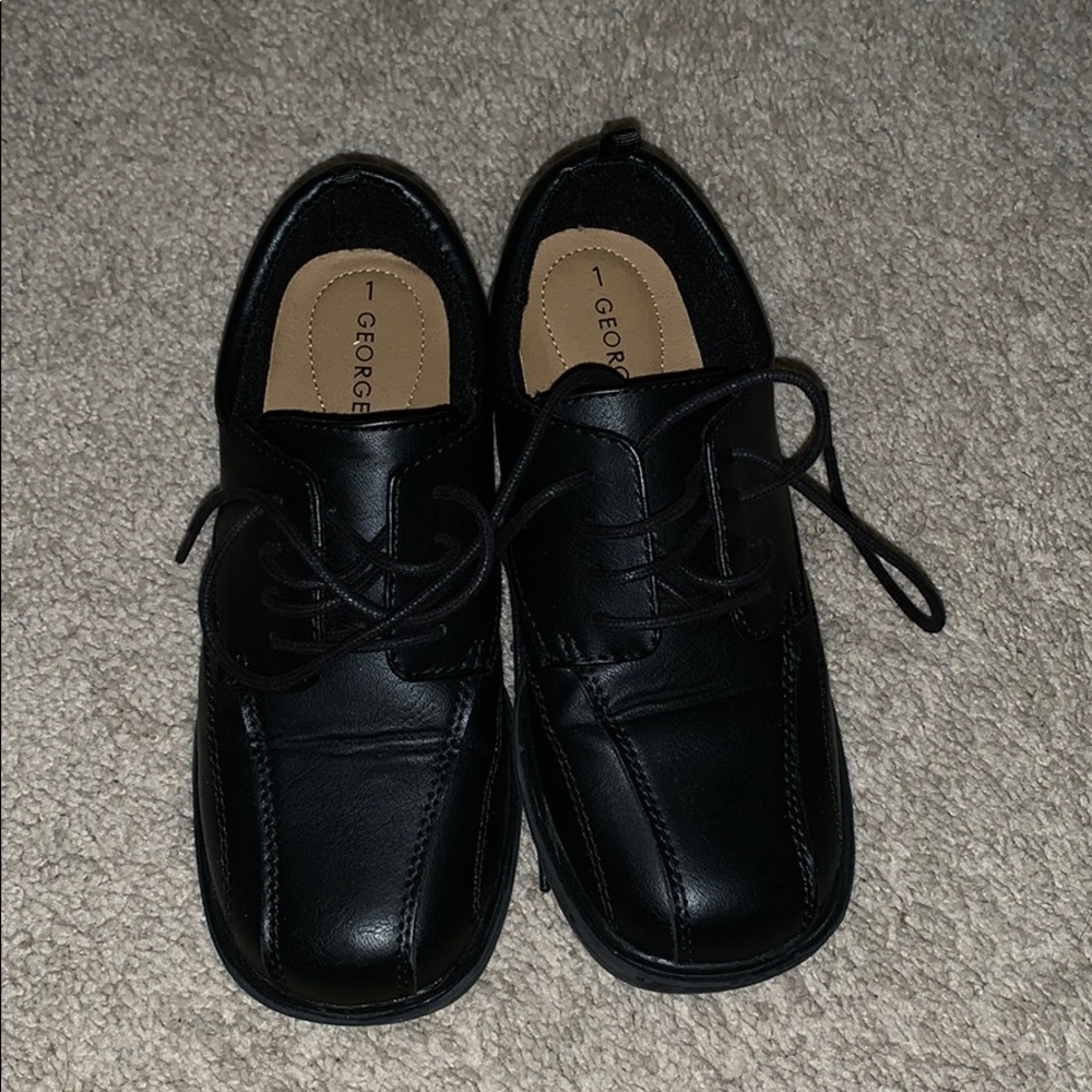 Black dress shoes